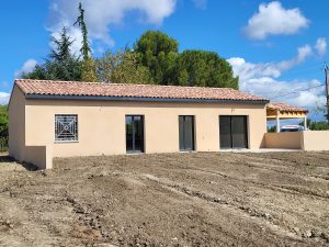 Construction d’une maison avec abri pour voiture